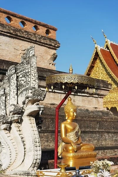 Buddha statue, Wat Chedi Luang Worawihan temple, Chiang Mai, Thailand, Southeast Asia