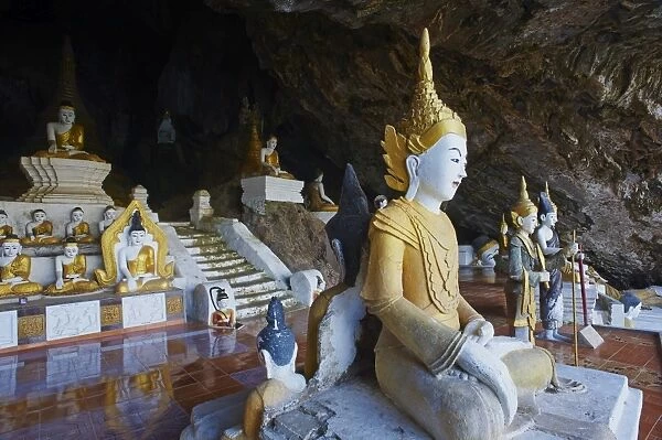 Buddha statues in Buddhist cave near Hpa-An, Karen State, Myanmar (Burma), Asia