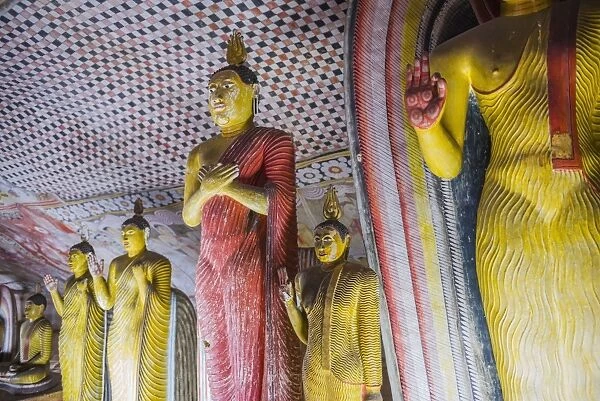 Buddha statues in Cave 2 (Cave of the Great Kings), Dambulla Cave Temples, UNESCO World Heritage Site, Dambulla, Central Province, Sri Lanka, Asia