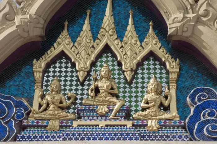 Framed Print : Buddhas at Sukhothai Traimit temple, Bangkok, Thailand, Southeast Asia, Asia Framed Print : Buddhas at Sukhothai Traimit temple, Bangkok, Thailand, Southeast Asia, Asia