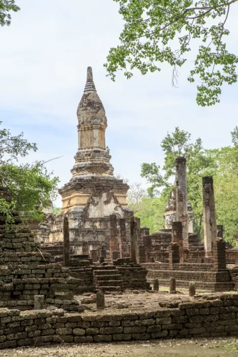 Framed Print : Buddhist chedi (stupa) and temple in Si Satchanalai Historical Park, Sukhothai, UNESCO Framed Print : Buddhist chedi (stupa) and temple in Si Satchanalai Historical Park, Sukhothai, UNESCO