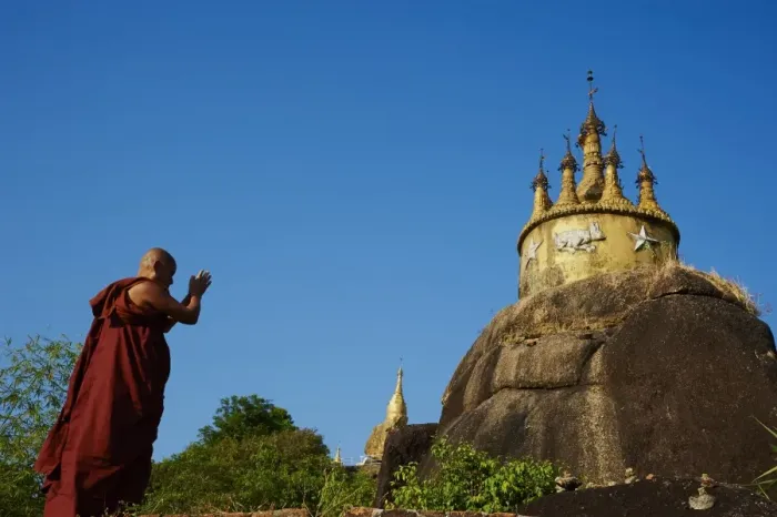 Framed Print : Buddhist monk praying at the Golden Rock of Nwa La Bo, Mawlamyine (Moulmein), Mon State, Myanmar (Burma), Asia Framed Print : Buddhist monk praying at the Golden Rock of Nwa La Bo, Mawlamyine (Moulmein), Mon State, Myanmar (Burma), Asia