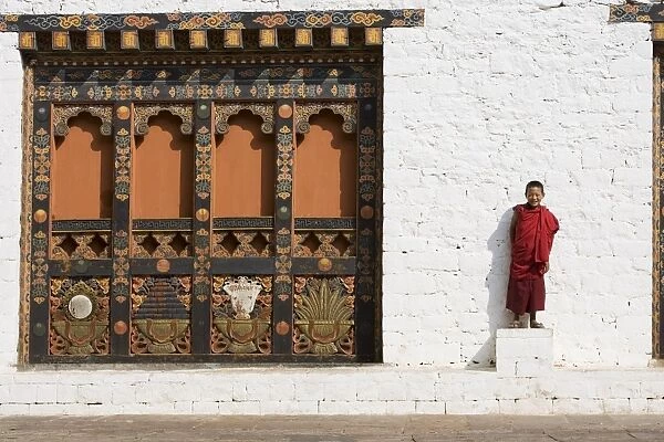 Buddhist monk, Punakha Dzong, Punakha, Bhutan, Asia