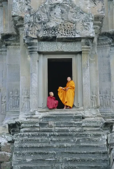 Framed Print : Buddhist monks at Angkor Wat, Angkor, UNESCO World Heritage Site, Siem Reap