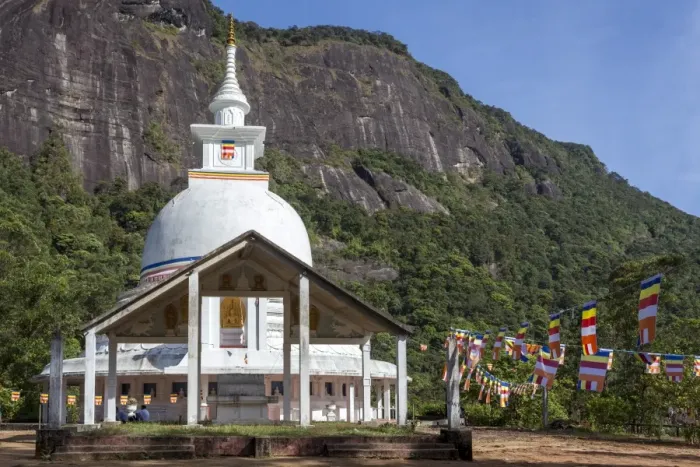 Framed Print : A Buddhist temple on the route to the summit of Adams Peak (Sri Pada), Sri Lanka, Asia