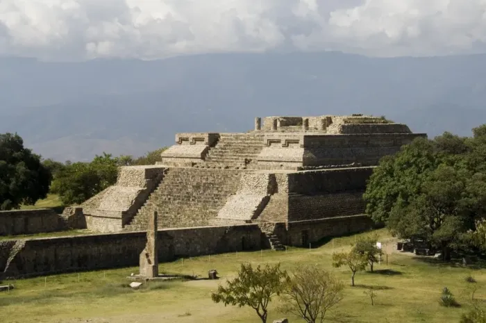 Framed Print : Building 5 at the ancient Zapotec city of Monte Alban Framed Print : Building 5 at the ancient Zapotec city of Monte Alban