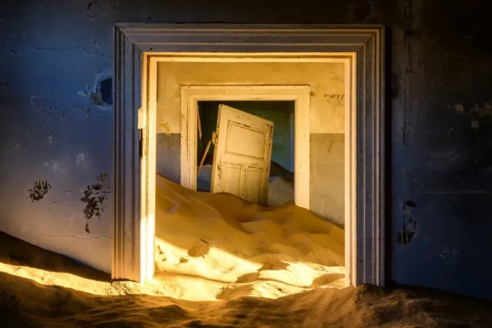 Framed Print : Building taken over by sand, former diamond mining town, now ghost town, Kolmanskop Framed Print : Building taken over by sand, former diamond mining town, now ghost town, Kolmanskop