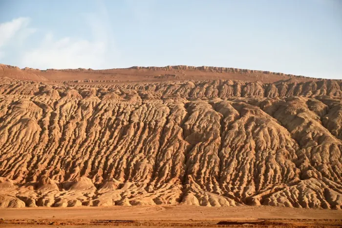 Framed Print : Buildings dwarfed by vast Gobi desert landscape along the Silk Road near Turfan, Xinjiang Framed Print : Buildings dwarfed by vast Gobi desert landscape along the Silk Road near Turfan, Xinjiang
