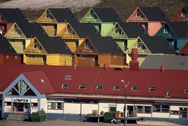 Buildings and painted houses at Spitsbergen