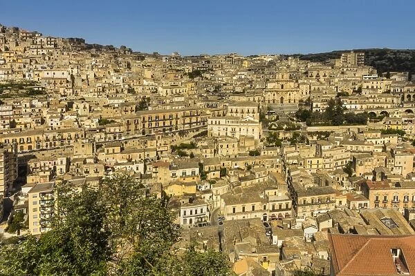 Buildings in steep gorge at Modica, a town famed for Sicilian Baroque architecture, UNESCO World Heritage Site, Modica, Ragusa Province, Sicily, Italy, Mediterranean, Europe