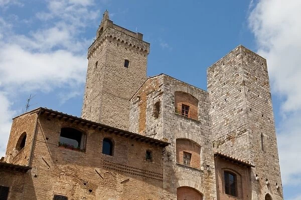 Buildings and towers overlooking Piazza della Cisterna, San Gimignano, UNESCO World Heritage Site, Siena, Tuscany, Italy, Europe
