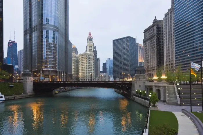 Framed Print : Buildings along Wacker Drive and the Chicago River, Trump Tower centre left Framed Print : Buildings along Wacker Drive and the Chicago River, Trump Tower centre left