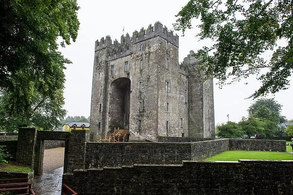 Bunratty Castle, County Clare, Munster, Republic of Ireland, Europe