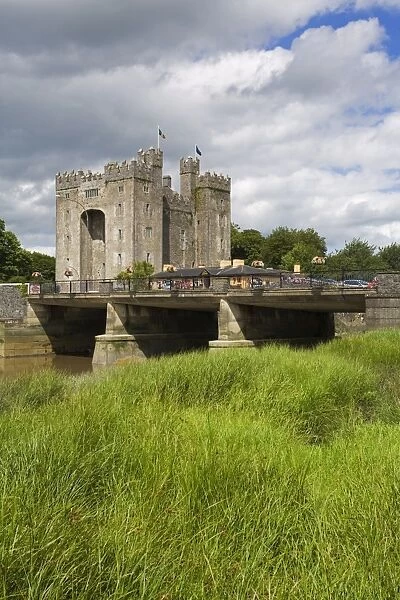 Bunratty Castle, County Clare, Munster, Republic of Ireland, Europe