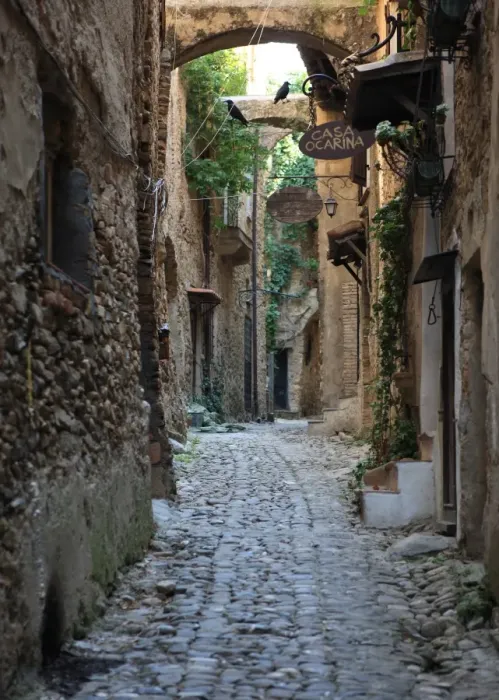 Framed Print : Bussana Vecchia, Liguria, Italy, Europe Framed Print : Bussana Vecchia, Liguria, Italy, Europe