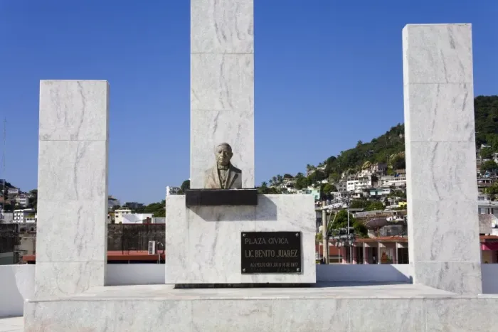 Framed Print : Bust of Benito Juarez in the Civic Plaza, Old Town Acapulco, State of Guerrero Framed Print : Bust of Benito Juarez in the Civic Plaza, Old Town Acapulco, State of Guerrero