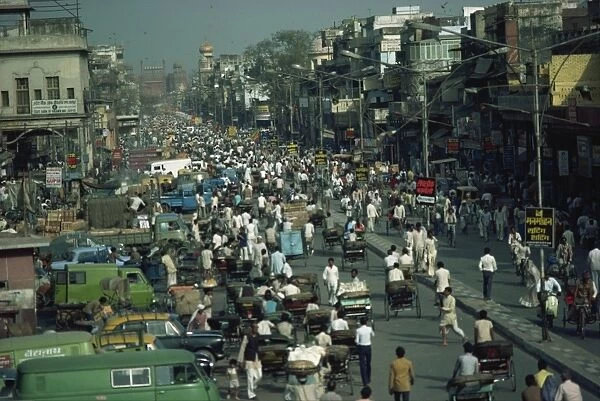 Busy street in Old Delhi, looking towards Red Fort in distance, Delhi, India, Asia