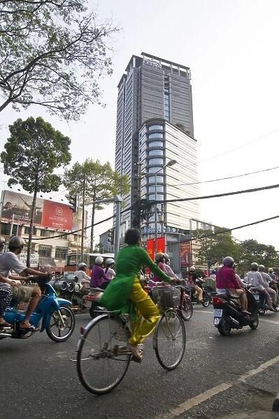 Busy street scene, Ho Chi Minh City (Saigon), Vietnam, Indochina, Southeast Asia, Asia
