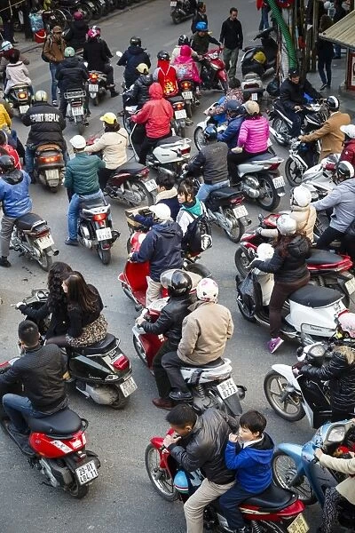 Busy traffic in the old quarter, Hanoi, Vietnam, Indochina, Southeast Asia, Asia