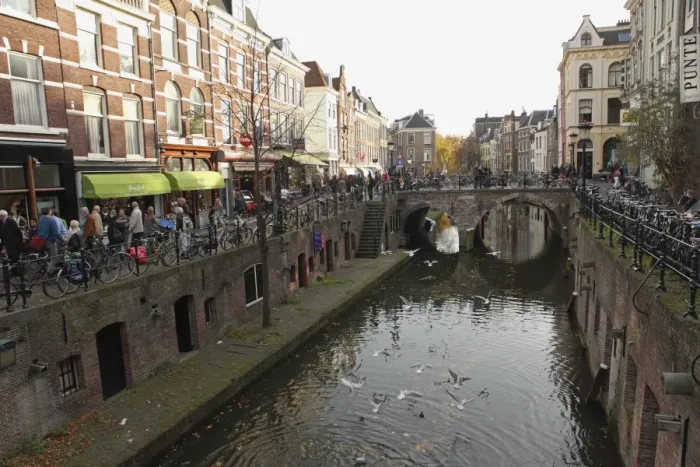 Framed Print : The busy Vismarkt shopping street runs along the Oudegracht canal in Utrecht Framed Print : The busy Vismarkt shopping street runs along the Oudegracht canal in Utrecht