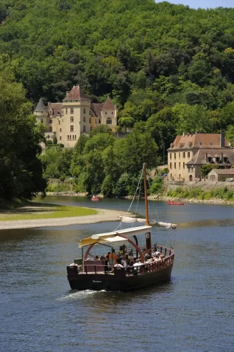 Framed Print : Caberre boat on the river Dordogne, La Roque-Gageac, Dordogne, France, Europe Framed Print : Caberre boat on the river Dordogne, La Roque-Gageac, Dordogne, France, Europe