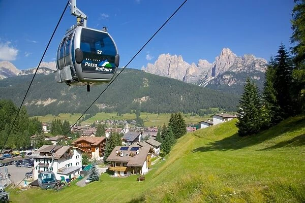 Cable car, Pozza di Fassa, Fassa Valley, Trento Province, Trentino-Alto Adige  /  South Tyrol, Italian Dolomites, Italy, Europe