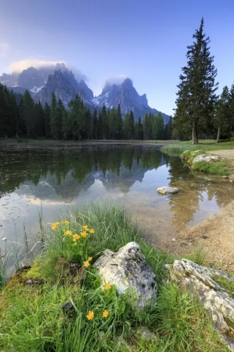 Framed Print : Cadini di Misurina group reflected in Lake Antorno at sunrise, Auronzo of Cadore Framed Print : Cadini di Misurina group reflected in Lake Antorno at sunrise, Auronzo of Cadore