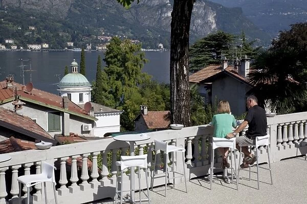 Cafe overlooking lake, Bellagio, Lake Como, Lombardy, Italian Lakes, Italy, Europe