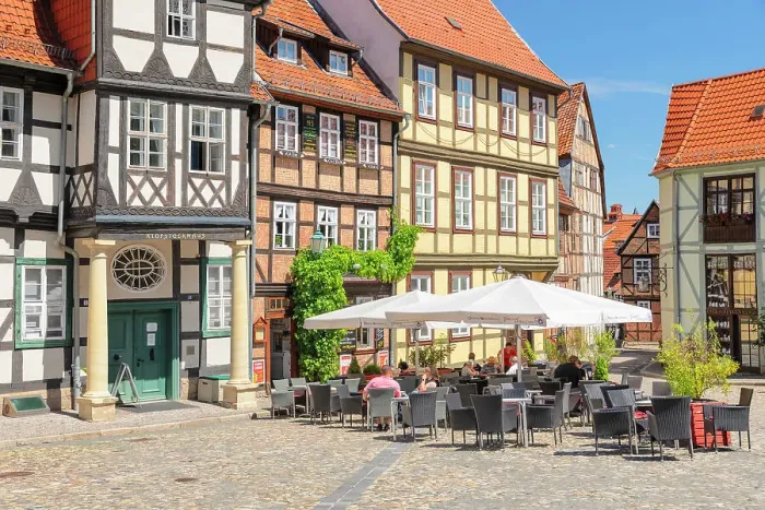 Framed Print : Cafe on Schlossberg with Klopstockhaus, Quedlinburg, Bodetal Valley, Harz, Saxony-Anhalt, Germany, Europe Framed Print : Cafe on Schlossberg with Klopstockhaus, Quedlinburg, Bodetal Valley, Harz, Saxony-Anhalt, Germany, Europe