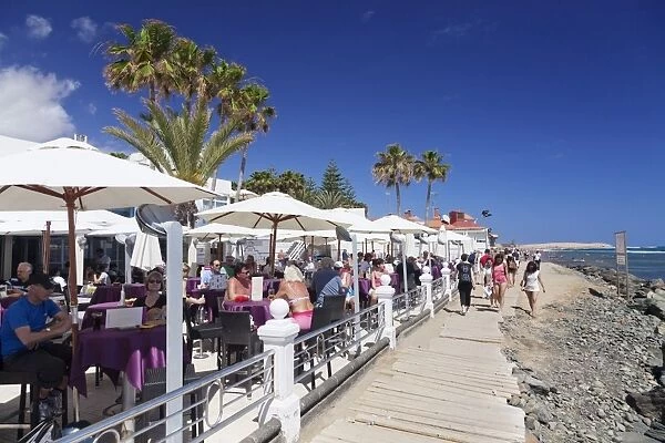Cafes at the Playa de Maspalomas, Maspalomas, Gran Canaria, Canaty Islands, Spain, Atlantic, Europe
