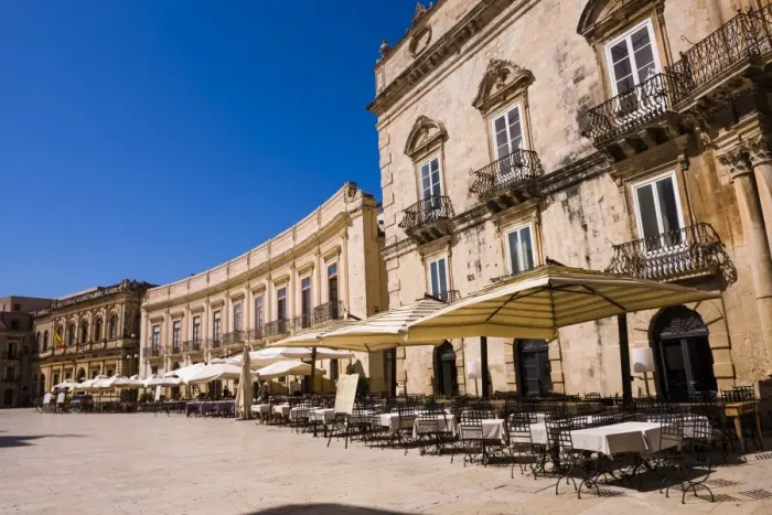 Framed Print : Cafes in Sicilian Baroque style buildings in Piazza Duomo, Ortigia, Syracuse (Siracusa), Sicily, Italy, Europe Framed Print : Cafes in Sicilian Baroque style buildings in Piazza Duomo, Ortigia, Syracuse (Siracusa), Sicily, Italy, Europe