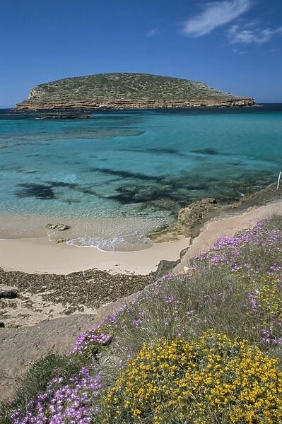 Cala Comta and the rocky islet of Illa d es Bosc