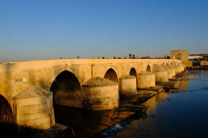 Framed Print : Calahorra Tower and the Roman bridge (Puente Romano) over the Rio Guadalquivir, UNESCO