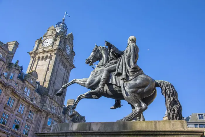 Framed Print : Caledonian Hotel and statue of Arthur Wellesley (1st Duke of Wellington), Edinburgh Framed Print : Caledonian Hotel and statue of Arthur Wellesley (1st Duke of Wellington), Edinburgh