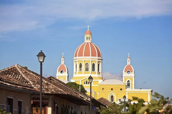 Calle La Calzada and Cathedral de Granada, Granada, Nicaragua, Central America