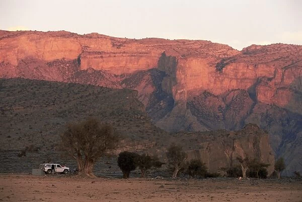 Camp in Omans Grand Canyon West