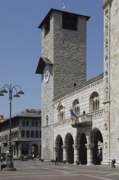 Framed Print : Campanile clock tower, the Duomo e Broletto, City of Como, Lake Como, Italy, Europe Framed Print : Campanile clock tower, the Duomo e Broletto, City of Como, Lake Como, Italy, Europe