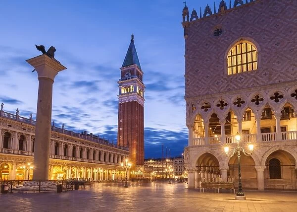 Campanile tower, Palazzo Ducale (Doges Palace), Piazzetta, St. Marks Square, at night