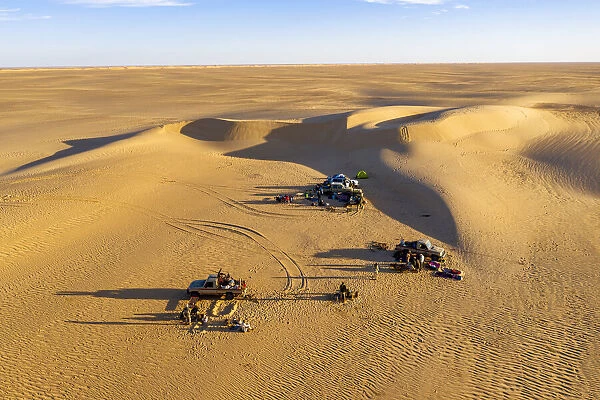 Campers in the sand dunes of the Tenere Desert, Sahara, Niger, Africa