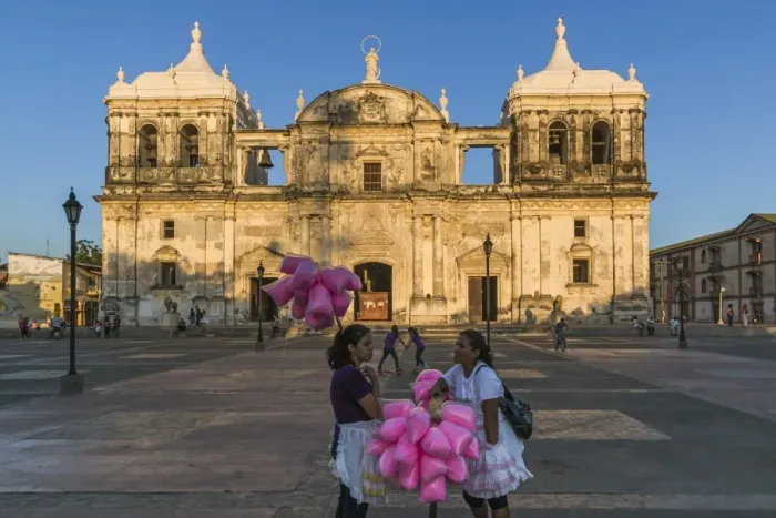 Framed Print : Candy floss sellers at Basilica de La Asuncion dating from 1610, Leons Cathedral, the largest in Central America, UNESCO World Heritage Site, Leon, Nicaragua, Central America Framed Print : Candy floss sellers at Basilica de La Asuncion dating from 1610, Leons Cathedral, the largest in Central America, UNESCO World Heritage Site, Leon, Nicaragua, Central America