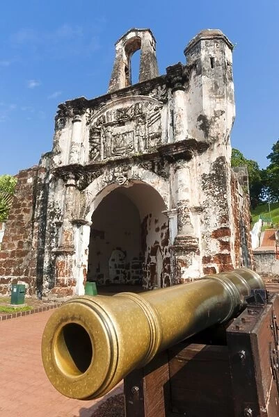 Cannon at Porta de Santiago, Melaka (Malacca), UNESCO World Heritage Site, Melaka State, Malaysia, Southeast Asia, Asia
