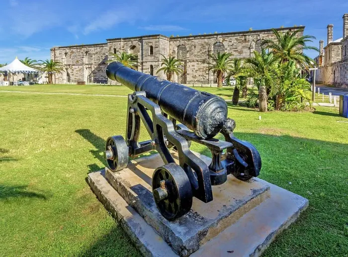 Framed Print : A canon outside the Victualling Warehouse at the disused Royal Naval Dockyard, Bermuda, Atlantic, North America Framed Print : A canon outside the Victualling Warehouse at the disused Royal Naval Dockyard, Bermuda, Atlantic, North America