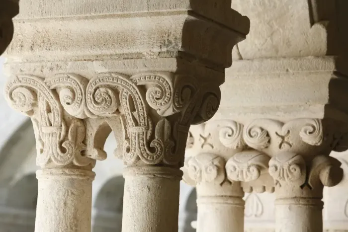 Framed Print : Capitals in the cloister of Notre-Dame de Senanque Abbey, Gordes, Vaucluse Framed Print : Capitals in the cloister of Notre-Dame de Senanque Abbey, Gordes, Vaucluse