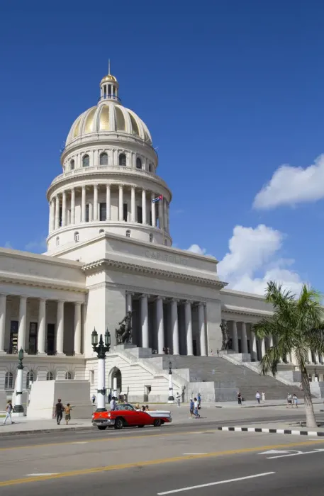 Framed Print : Capitol Building with Classic Old Car, Old Town, UNESCO World Heritage Site, Havana