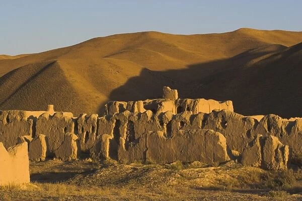 Caravanserai, Daulitiar, between Yakawlang and Chakhcharan, Afghanistan, Asia