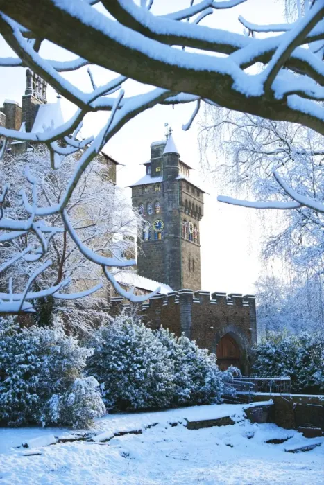 Framed Print : Cardiff Castle, Bute Park in snow, Cardiff, Wales, United Kingdom, Europe Framed Print : Cardiff Castle, Bute Park in snow, Cardiff, Wales, United Kingdom, Europe