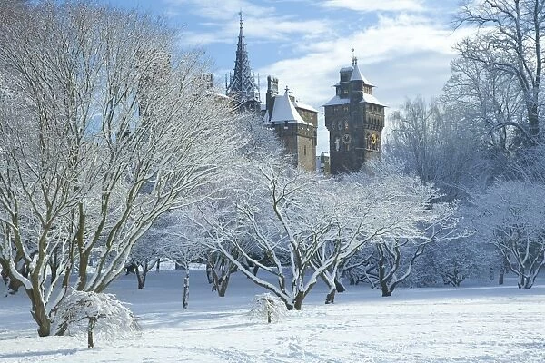 Cardiff Castle in snow, Bute Park, South Wales, Wales, United Kingdom, Europe