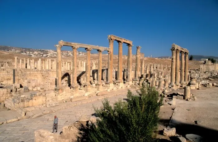 Framed Print : The Cardo, the colonnaded street, Jerash, Jordan, Middle East Framed Print : The Cardo, the colonnaded street, Jerash, Jordan, Middle East