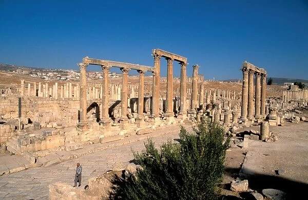 The Cardo, the colonnaded street, Jerash, Jordan, Middle East