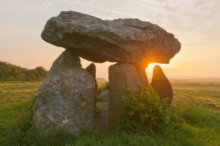 Framed Print : Carreg Samson Dolmen at sunrise, Abercastle, Pembrokeshire, Wales, United Kingdom, Europe Framed Print : Carreg Samson Dolmen at sunrise, Abercastle, Pembrokeshire, Wales, United Kingdom, Europe